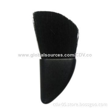 Makeup blush brush with special hair and handle shape